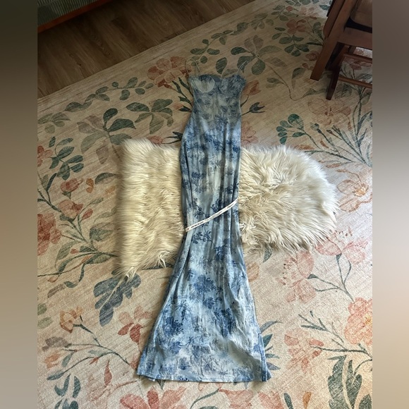 LUCY IN THE SKY Velvet Floral Maxi Dress In Blue - Picture 4 of 7